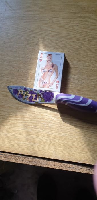 Продам нож для пицца.