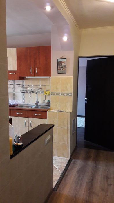 Apartament cu 4 camere de închiriat