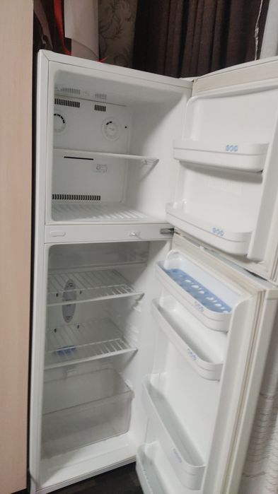 Продам холодильник .