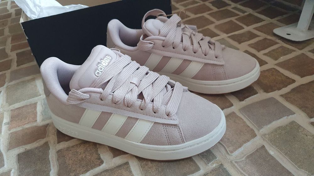 Маратонки Adidas , чисто нови