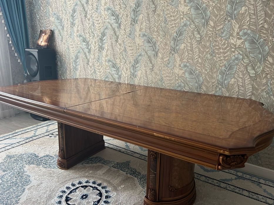 Продам итальянский стол