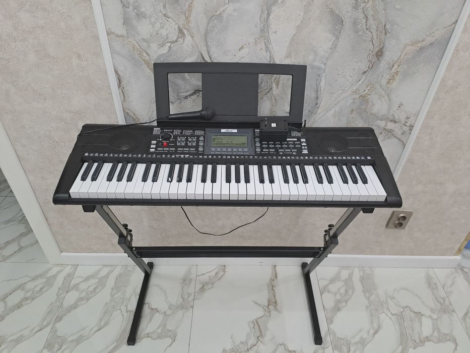 Продам синтезатор