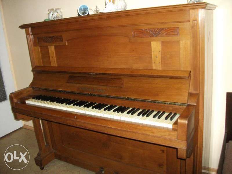 Продавам пиано Ullrich,Dresden