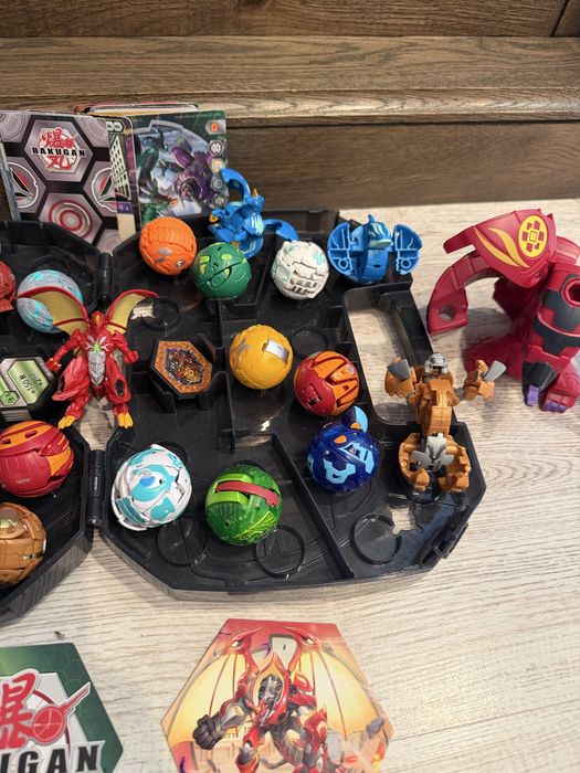Set jucarii Bakugan  25 buc plus cutie , cartonase Pret : 199 lei toate