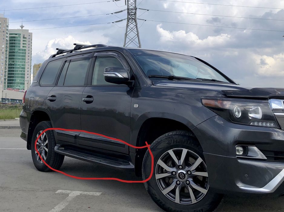 Продам порог подножка от Ленд Крузер 200