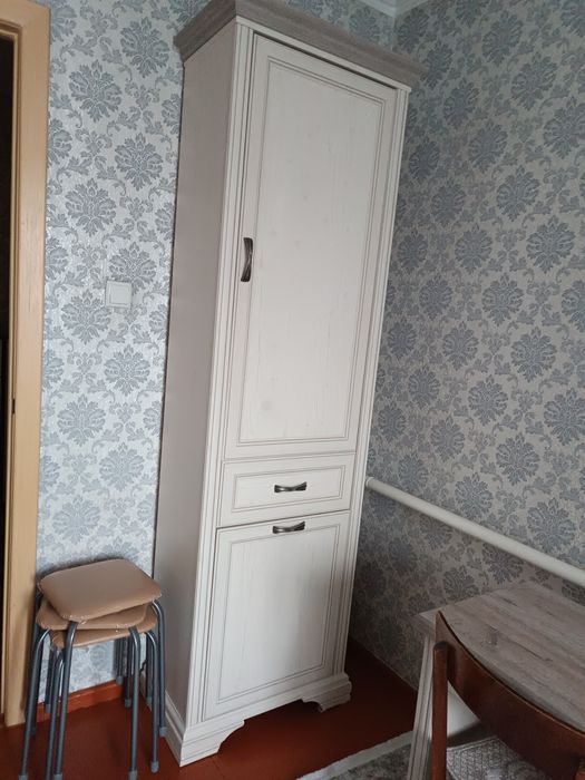 Продам  пенал , стол письменный - рабочий +кровать  производство Белар