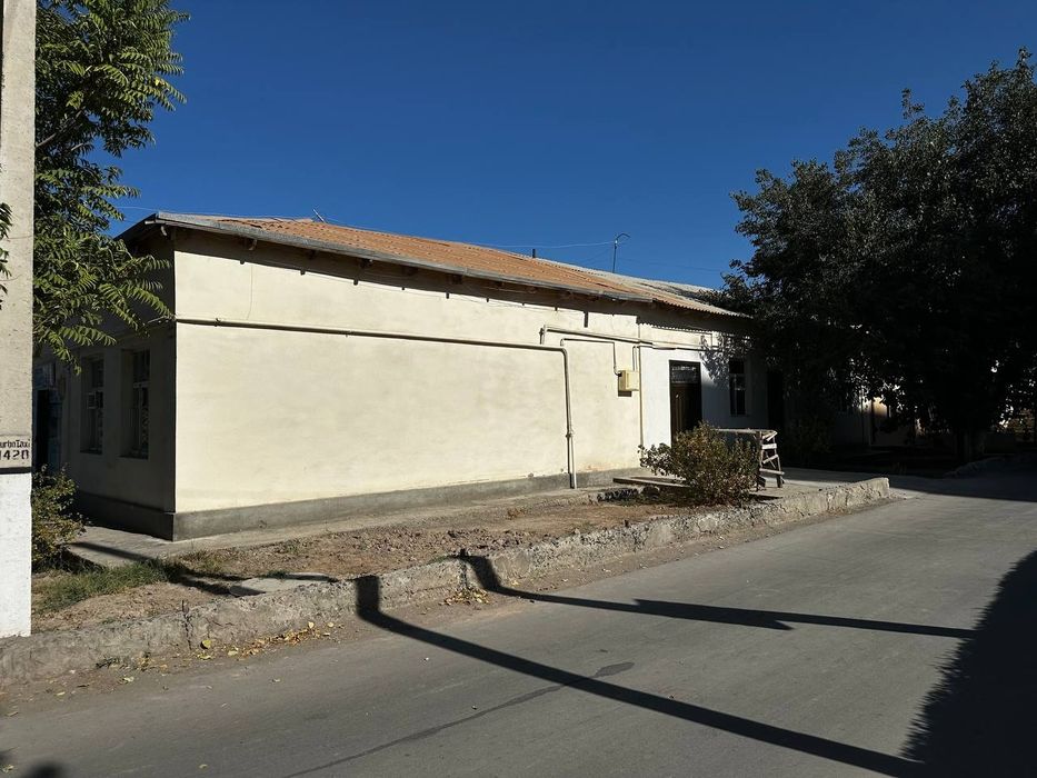 Ховли угловой жой сотилади, йулни буйинда!