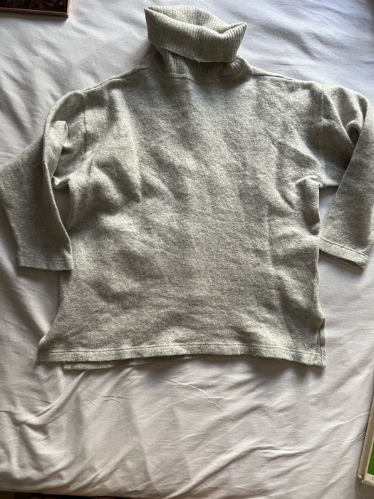 Pulover din casmir pe gat