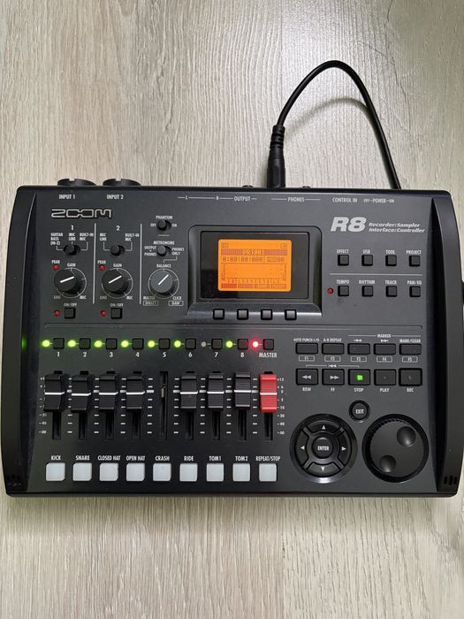 Interfata Zoom R8 cu card SD inclus