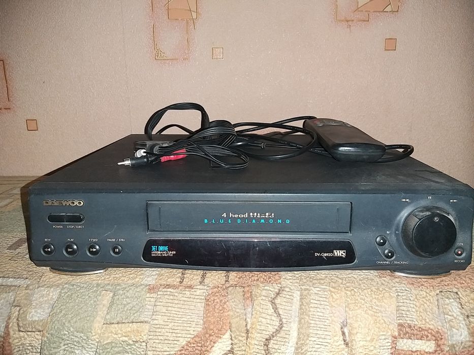 Продам  видеомагнитафон касетный