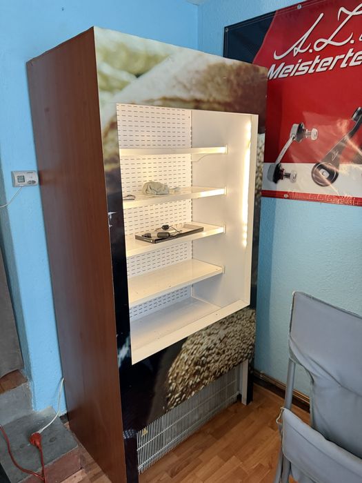 2 Vitrine frigorifice si un panou „A“ pentru reclama