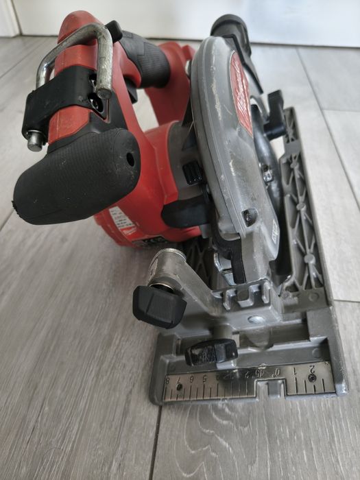 Milwaukee M18 CS55 circular de mana