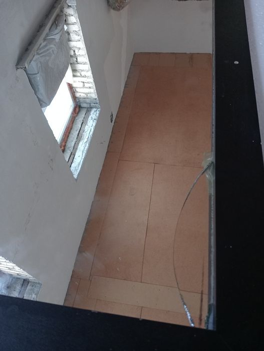 зеркало в рамке.