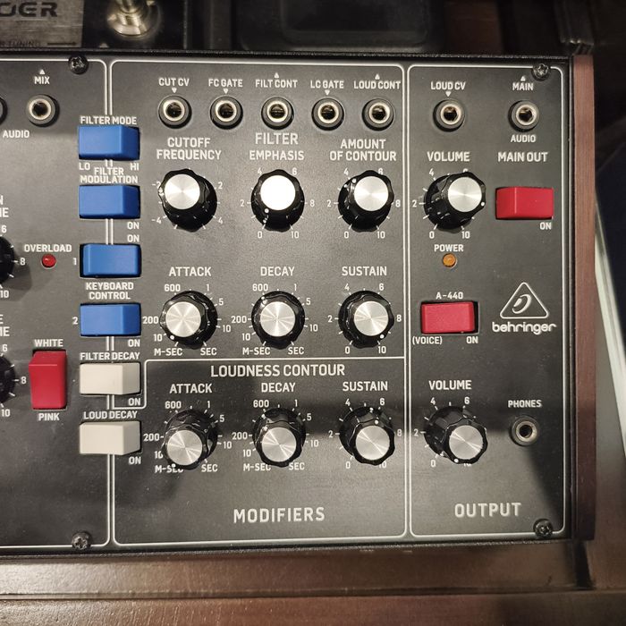 Behringer Model D