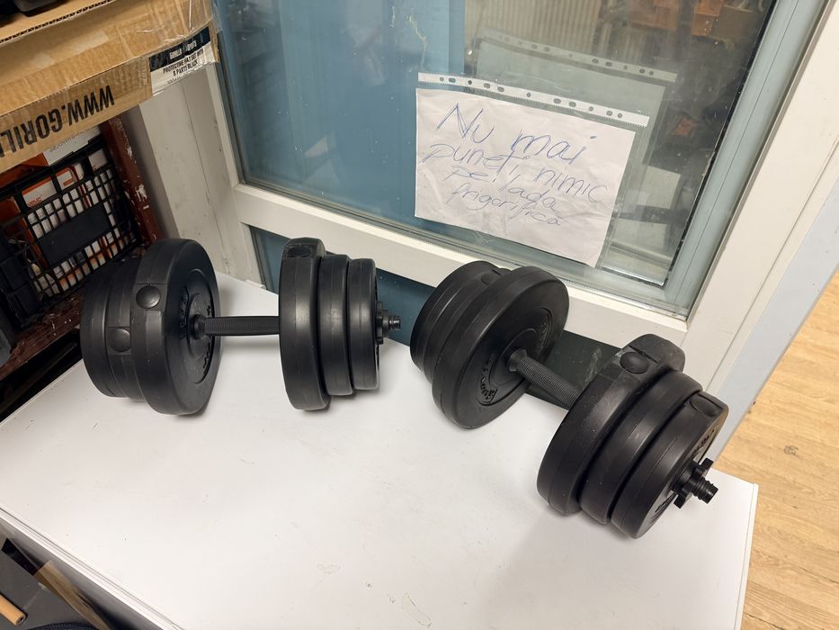 Gantere reglabile noi set 40 kg. 20 kg+20 kg=40 kg. Pret 300 lei