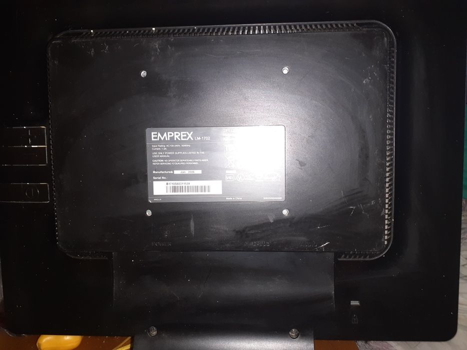 Monitor LCD,de de 14",în stare buna de funcționare.