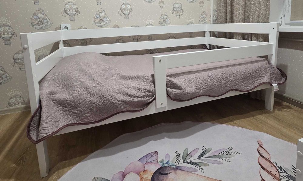 Кроватка детская с матрасом.
