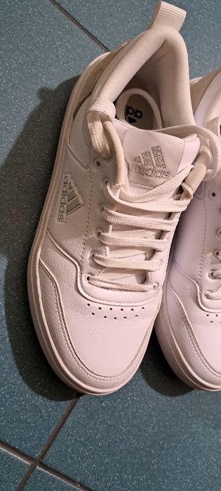 Adidași ADIDAS..