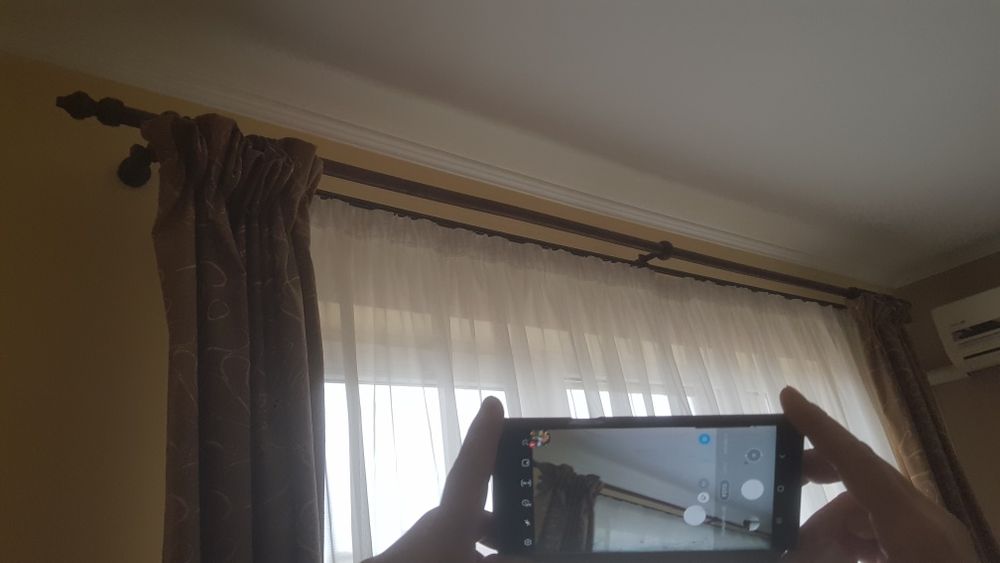 Vand galerie din lemn cu sina pentru perdele