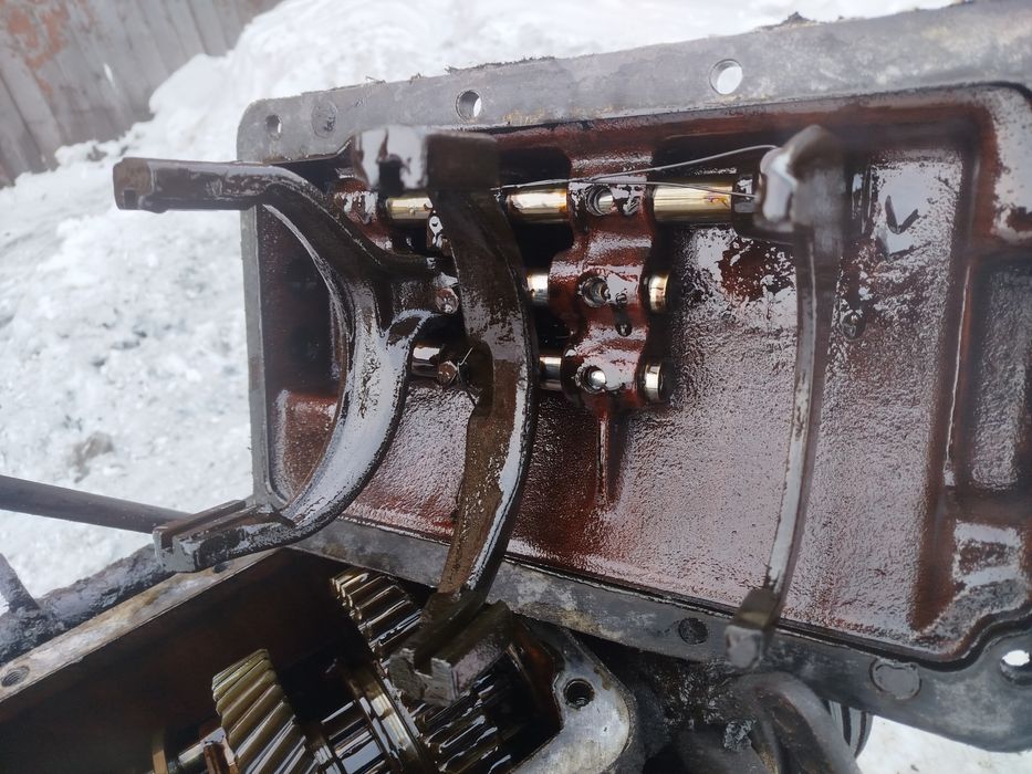 Продам запчасти на зил