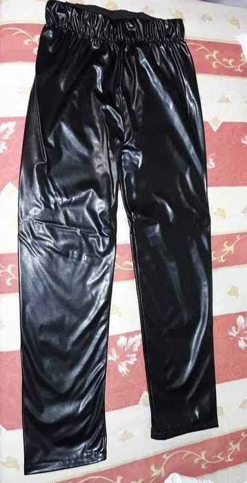 NEW Нови кожен клин//панталон ватиран  + подарък обеци