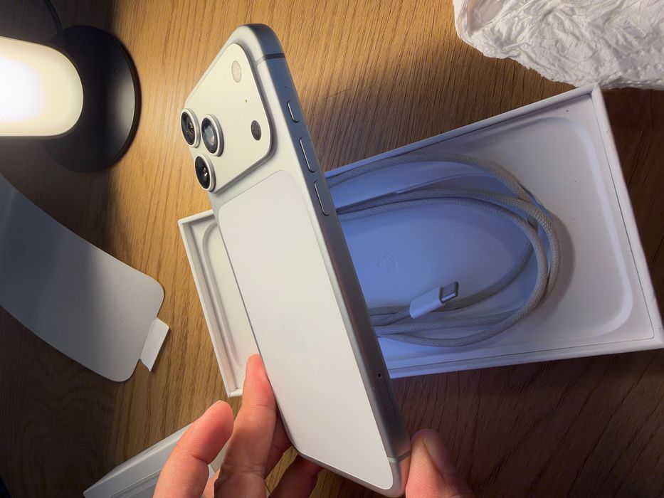Iphone 17 pro max 256 silver