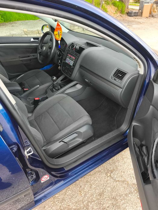 Продавам Голф 5 FSI 1.6