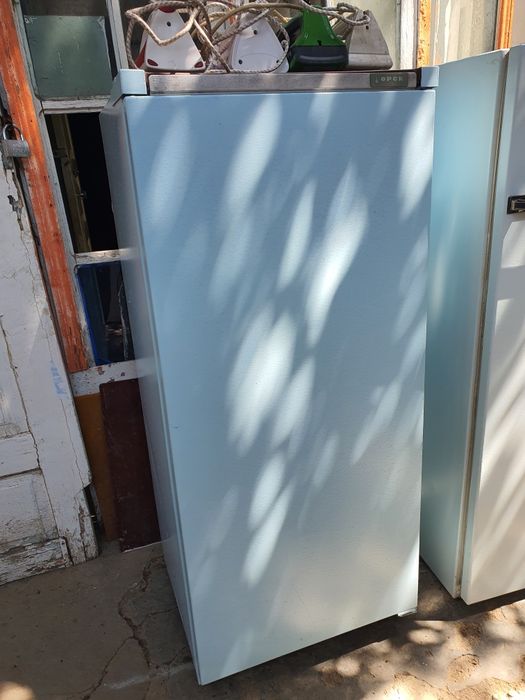 Прадаетса холодилник