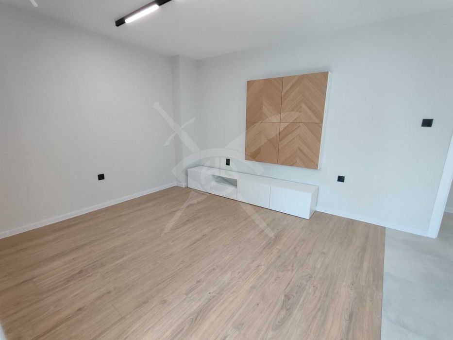 Продава се Тристаен апартамент в Варна, Лятно кино Тракия - 85 кв.м за 2177 €/кв.м - Снимка #2