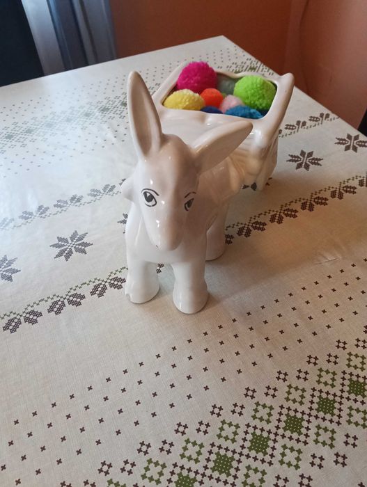 Vând bibelouri diverse figurine