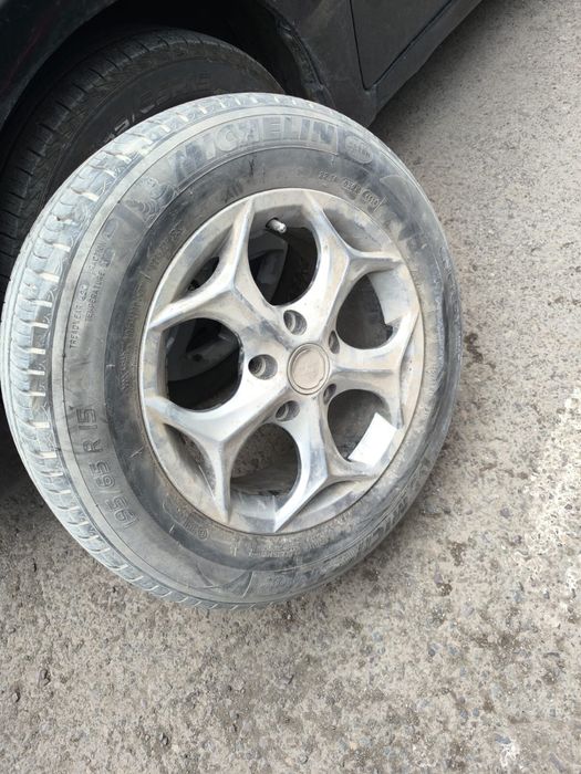 Продам автошины комплект с дисками 195/65/15