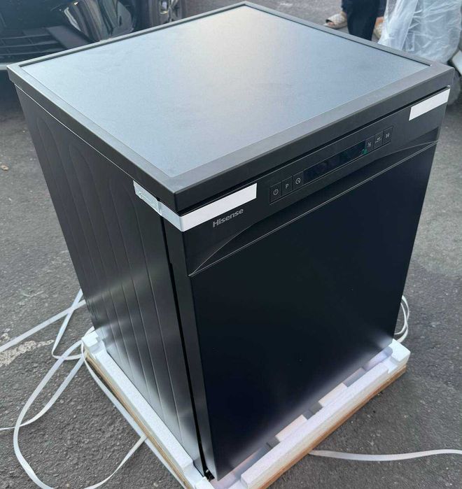 Посудомоечная машина Hisense HS622E90BUK
