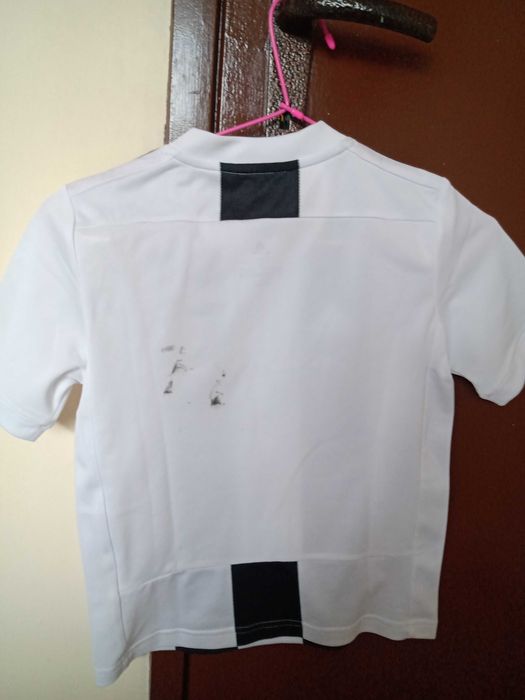 Детски футболен комплект и спортни шорти и тениски