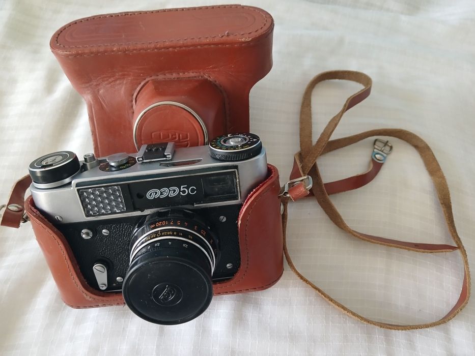 Лентов фотоапарат ФЭД 5с