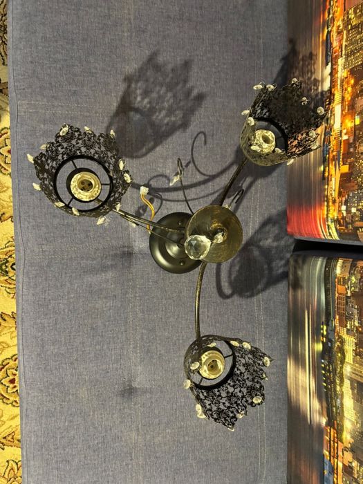 Продам люстру черная