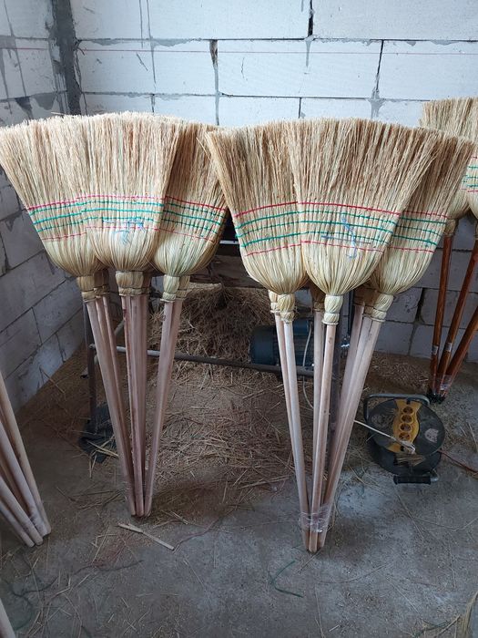 Vând maturi confecționate din sorg