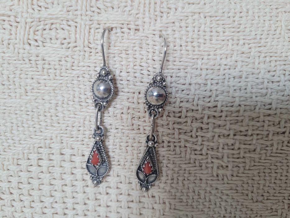 Cercei vechi din argint cu coral natural