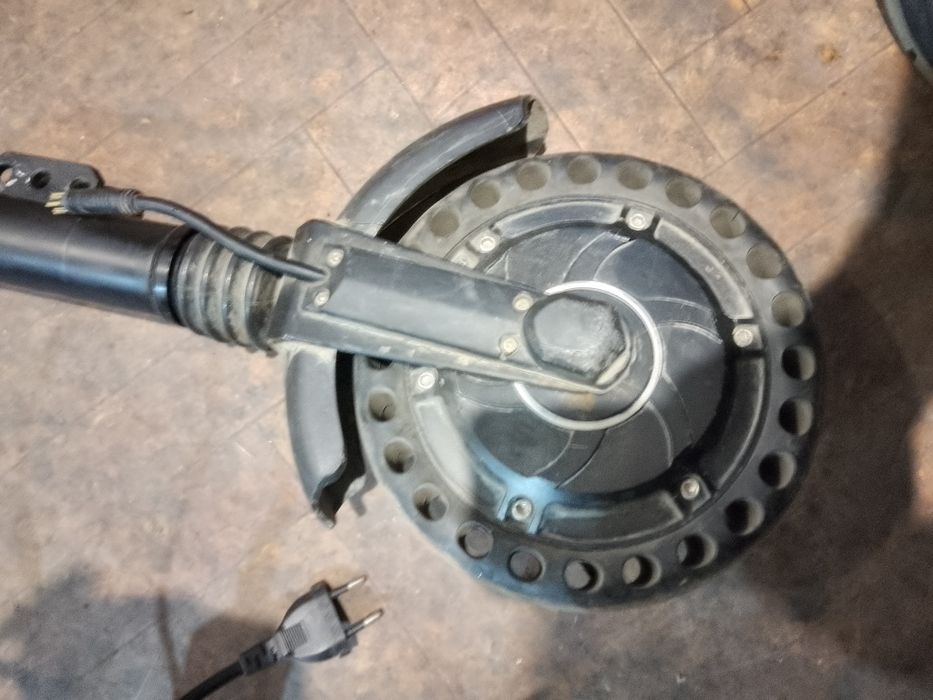 Продам запчасти на Электро самокат