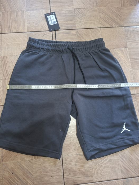 Pantaloni scurți Jordan pentru bărbați ,nou cu etichetă,de culoare gri