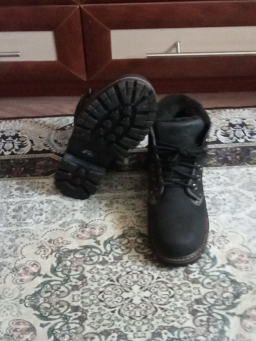 Продам зимние ботинки