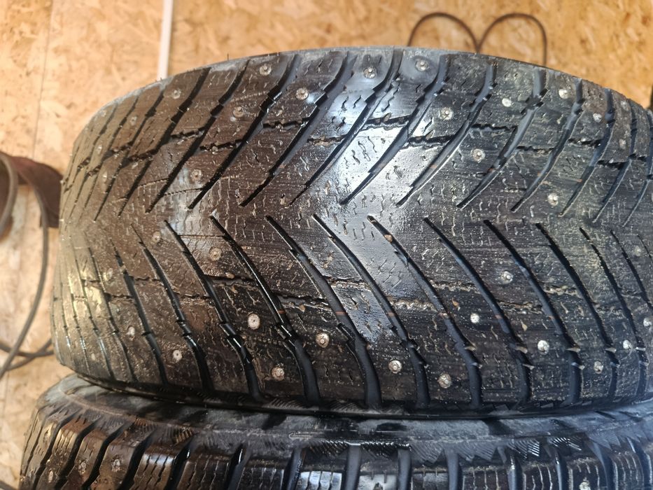 Zmax 235 45 R18 шиповка