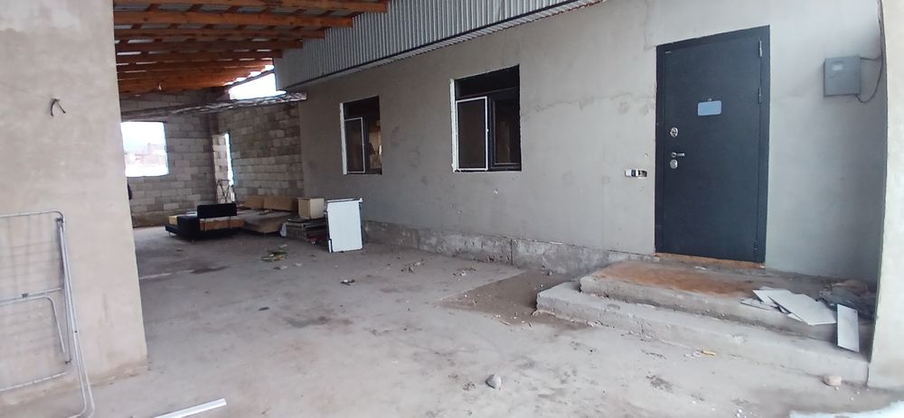 Участок с дачи во дворе магазин