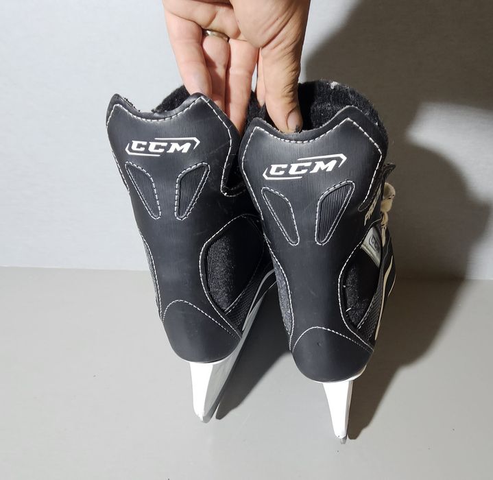 Patine 2075 hochei hockey CCM   marime  38-39  (25    cm lungime interioara)
