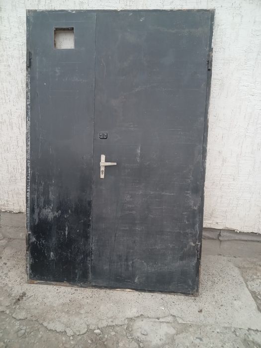 Продается дверь металлический
