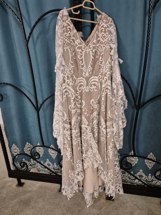 Vand rochie mireasa 2025