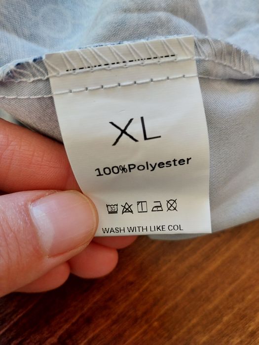 Тънки ризи от полиестер с ефектни щампи