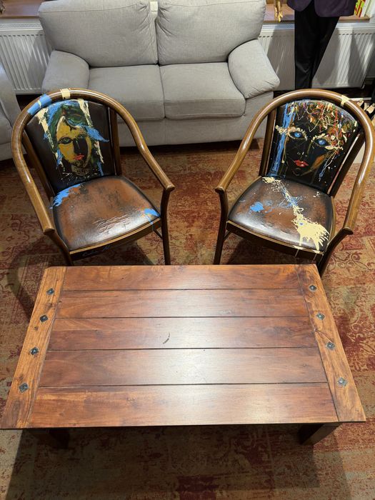 Masa lemn masiv, doua scaune lemn masiv, stare foarte buna, Iasi