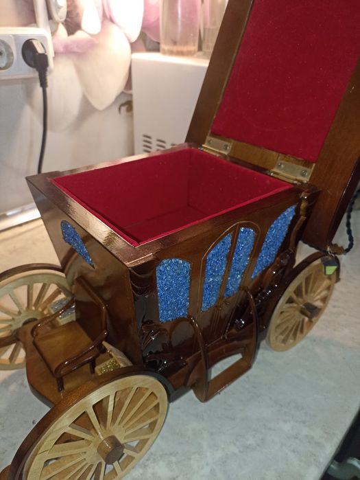 Продам шкатулку-карету