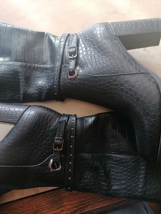 Дамски високи ботуши - черни с висок ток