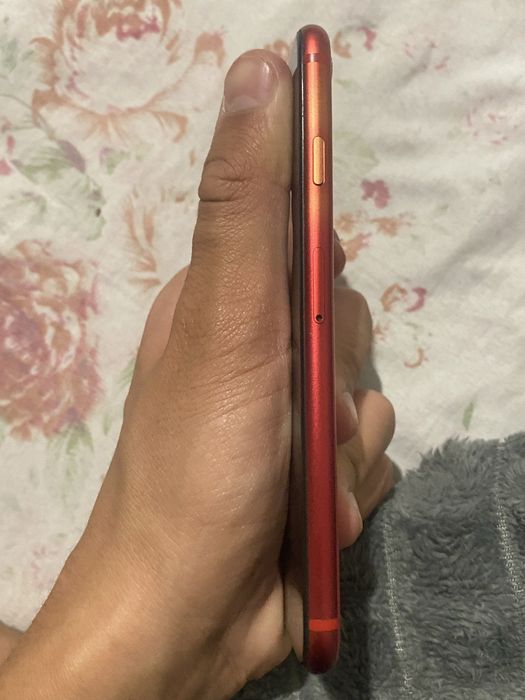 IPhone SE 2020 година